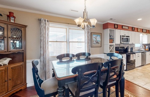 Buxton House | Coastal home with three decks, outdoor shower, AC, & W/D - near beach