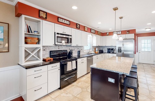 Buxton House | Coastal home with three decks, outdoor shower, AC, & W/D - near beach