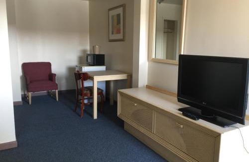 McCutcheon Field Hotel | Coastal Motel