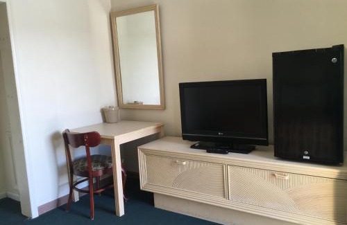 McCutcheon Field Hotel | Coastal Motel