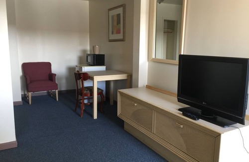 McCutcheon Field Hotel | Coastal Motel