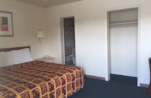 McCutcheon Field Hotel | Coastal Motel