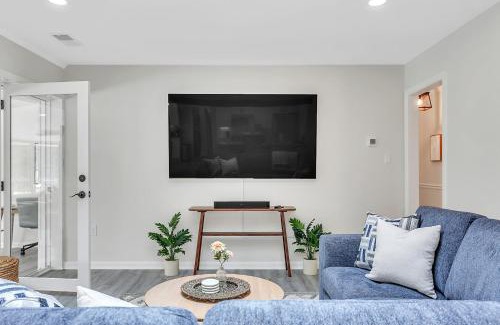 Savannah House | Coastal Pool Retreat Near Beach Downtown & Fun