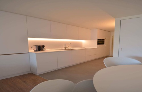 Oostduinkerke-Bad Apartment | Coastal Retreat with Terrace