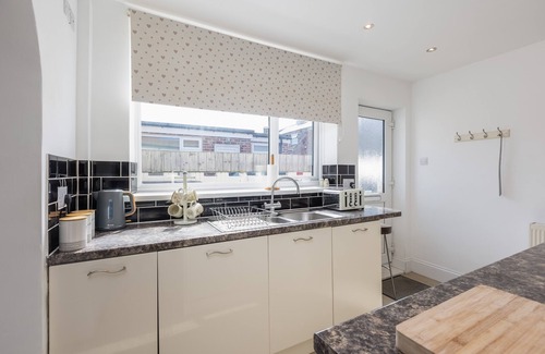 Hinderwell Cottage | Coastal Retreat with Seaview's - Ammonite Cottage (DOG FREE)