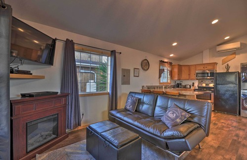 Long Beach Apartment | Coastal Retreat in Long Beach: Walk to Attractions