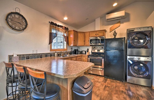 Long Beach Apartment | Coastal Retreat in Long Beach: Walk to Attractions