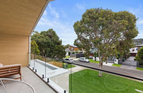 Safety Beach House | Coastal Retreat within walking distance to the beach!