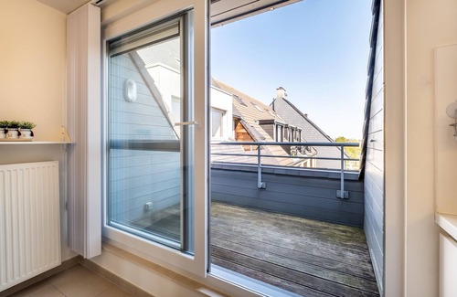 Koksijde-Bad Apartment | Coastal Retreat with Balcony