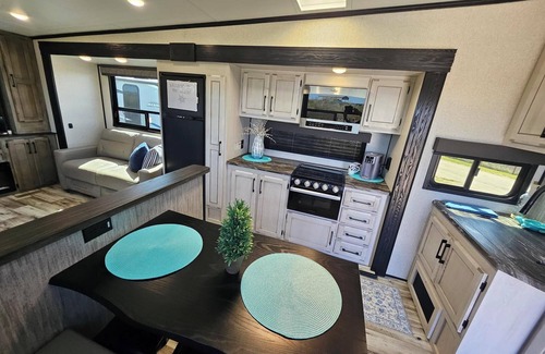 Port Bolivar House | Coastal RV – Durango Half Ton 5th Wheel - Sleeps 6