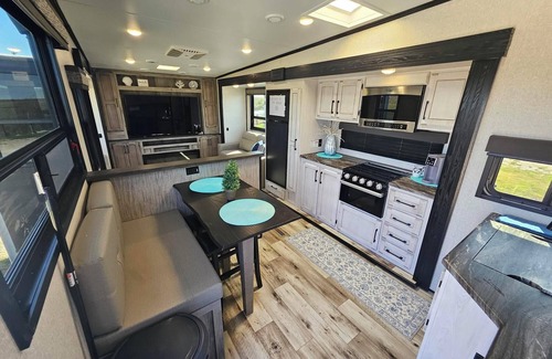 Port Bolivar House | Coastal RV – Durango Half Ton 5th Wheel - Sleeps 6