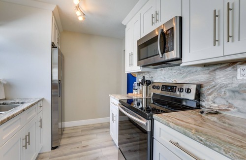 Indian Beach Sapphire Shores Condo | Coastal Sarasota Condo: Minutes to Beach!
