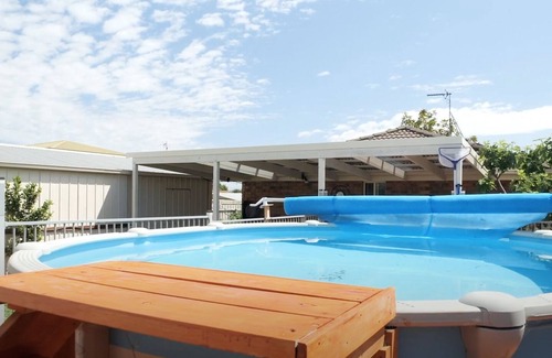 Clifton Springs House | Coastal Springs Retreat—PET FRIENDLY, 200m to Beach, Long Driveway, Pool + WIFI!