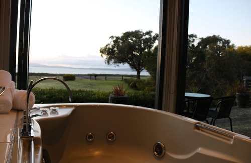 Yanakie Cabin | Coastal View Cabins, Luxury Spa Cabins, Wilsons Promontory