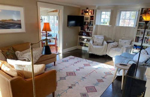 Barrington House | Coastal Waterview, BunkHouse, Hot Tub and Raft!