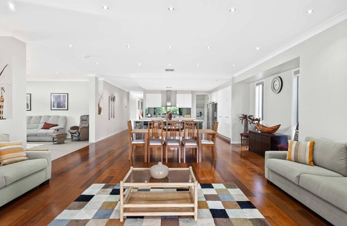 Upper Coomera House | Coaster By Khove Summ