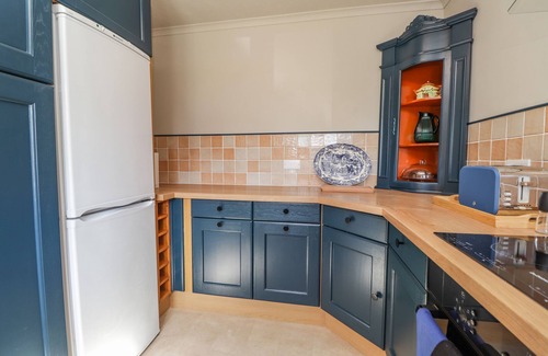 Rye Harbour House | COASTGUARD COTTAGE, pet friendly, with a garden in Rye Harbour