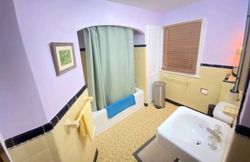 Viroqua Cottage | Cobalt Cottage: eclectic cozy home, right downtown