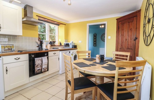 Great Ryburgh Cottage | COBBLE COTTAGE, pet friendly, with open fire in Great Ryburgh