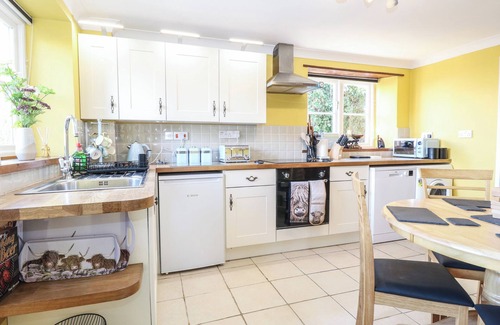 Great Ryburgh Cottage | COBBLE COTTAGE, pet friendly, with open fire in Great Ryburgh