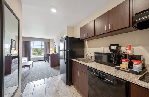 Austin Hotel | Cobblestone Hotel & Suites - Austin