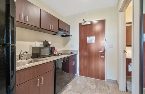 Austin Hotel | Cobblestone Hotel & Suites - Austin