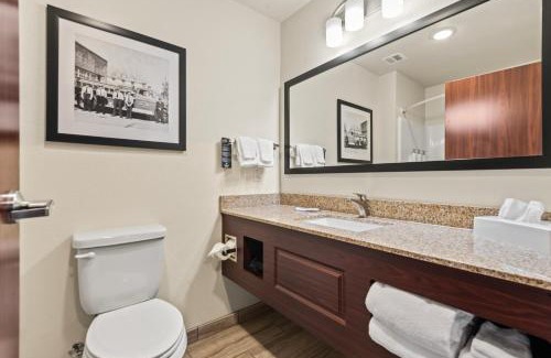 Waukesha Hotel | Cobblestone Hotel & Suites - Waukesha