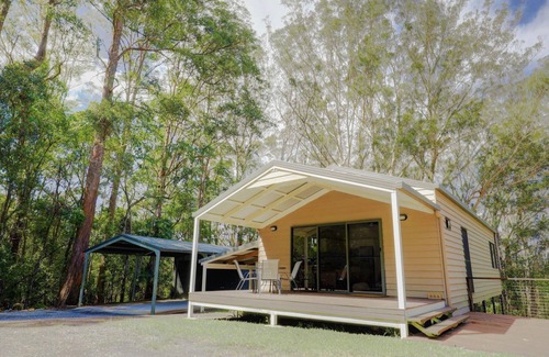 North Maleny House | Cockatoo Hideaway - Cabin and Log House - Secluded and Relaxing Hideaway