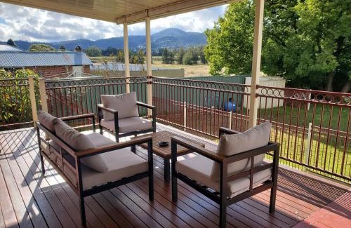 West Tamworth House | Coco's Cottage