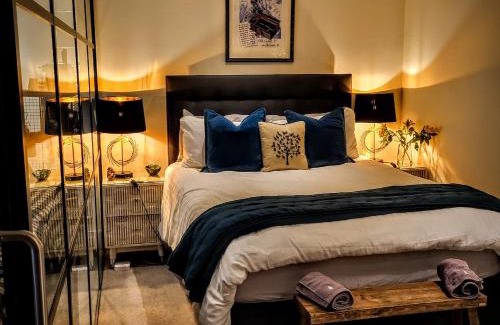 York Apartment | Cocoa Isabella - River fronted with secure parking