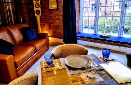 York Apartment | Cocoa Isabella - River fronted with secure parking