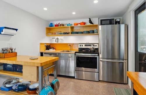 Coconut Grove House | Coconut Grove Dream, located in the heart of the village. Beloved by the sailors