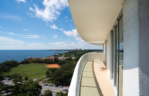 Coconut Grove Apartment | Coconut Grove Gorgeous Bay View 1/1.5 Condo Includes Parking