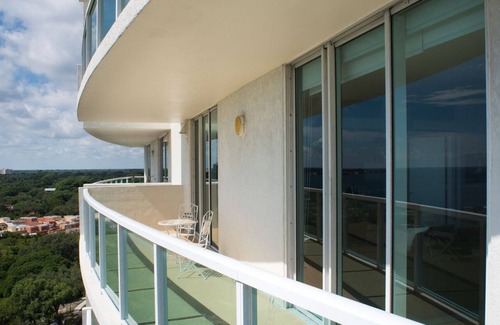 Coconut Grove Apartment | Coconut Grove Gorgeous Bay View 1/1.5 Condo Includes Parking