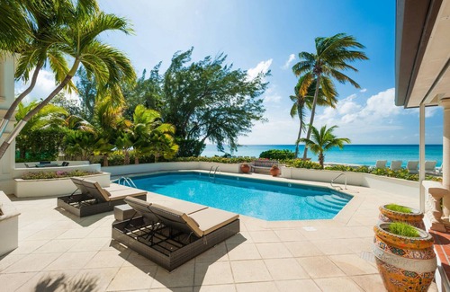 Seven Mile Beach House | Coconut Walk: Luxe Seven Mile Beach Estate w/Private Barefoot Beachfront, Pool,