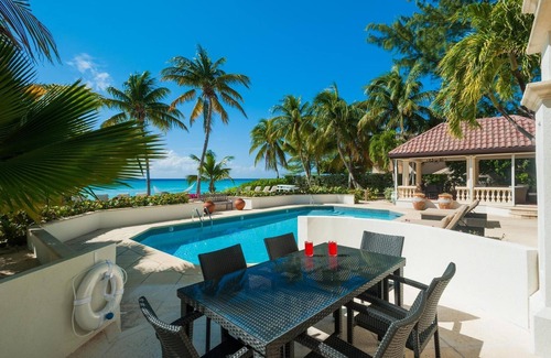 Seven Mile Beach House | Coconut Walk: Luxe Seven Mile Beach Estate w/Private Barefoot Beachfront, Pool,