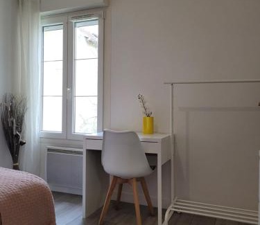 Survilliers Apartment | Cocooning House 212 Suite COSY SUNSHINE appartement Aeroport Paris Roissy CDG et Parc Asterix