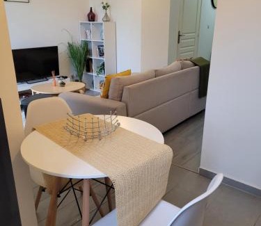 Survilliers Apartment | Cocooning House 212 Suite COSY SUNSHINE appartement Aeroport Paris Roissy CDG et Parc Asterix