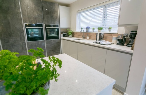 Abersoch Cottage | Coed Helyg - a coastal that sleeps 14 guests in 7 bedrooms
