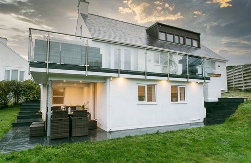 Abersoch Cottage | Coed Helyg - a coastal that sleeps 14 guests in 7 bedrooms