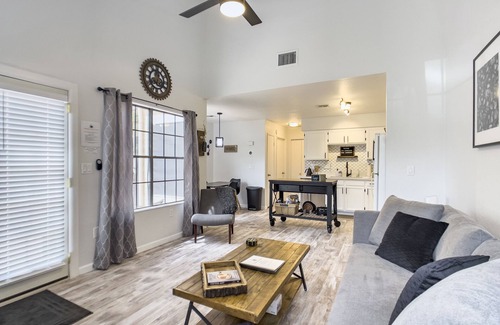 Mesa Grande House | Coffee House-PRIME location-close to everything! Mesa-Tempe-and a King Bed!