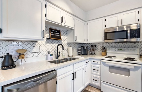 Mesa Grande House | Coffee House-PRIME location-close to everything! Mesa-Tempe-and a King Bed!