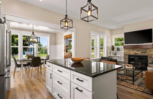 Empire House | Coho Cottage 3 Bedroom Home by RedAwning