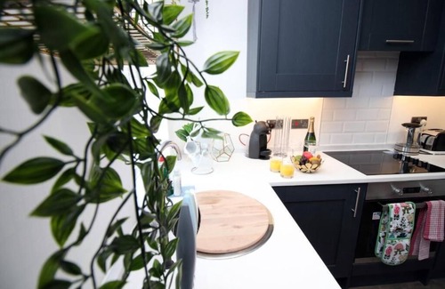 Cardiff Apartment | Cohost Partners Chic 3 Bed in Cardiff with Parking