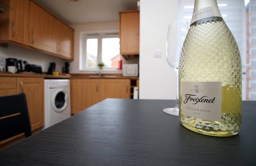 Newport Apartment | Cohost Partners Cozy Retreat Near Cardiff Bay
