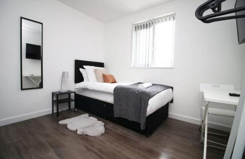 Penylan Apartment | Cohost Partners | Smart TV | 5 Min City | Parking