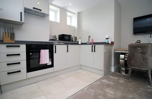 Llanrumney Apartment | Cohost Partners Stylish 1BR with Private Courtyard