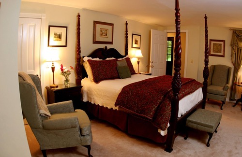 Henniker Hotel | Colby Hill Inn