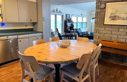 Salsbury Cove Ski Chalet | Cole Cottage - waterfront chalet-style 2BR, weekly or monthly near Bar Harbor