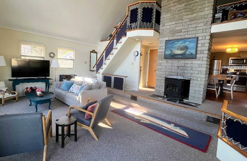 Salsbury Cove Ski Chalet | Cole Cottage - waterfront chalet-style 2BR, weekly or monthly near Bar Harbor